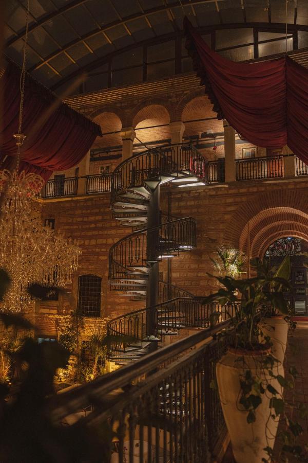 Han 1772 Hotel Isztambul Kültér fotó The spiral staircase