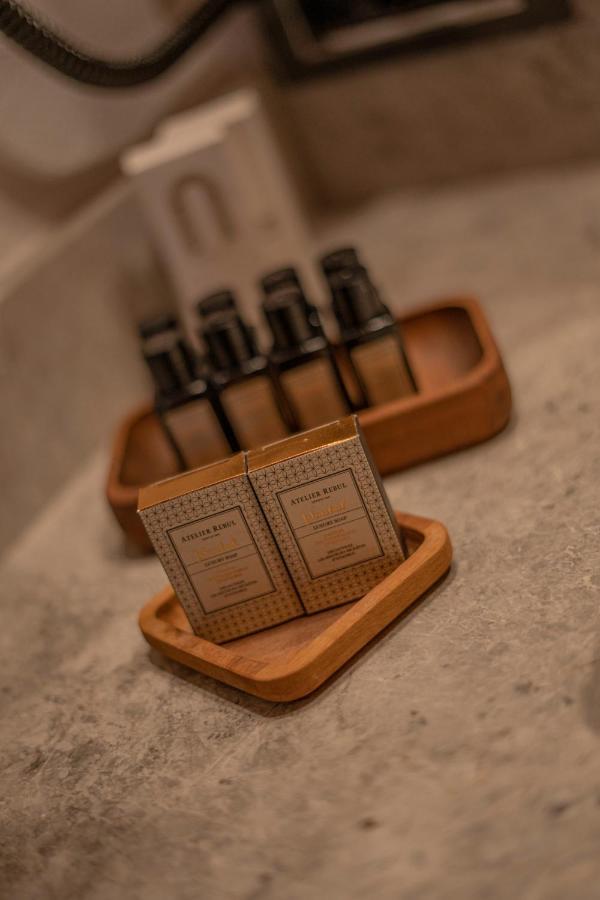 Han 1772 Hotel Isztambul Kültér fotó A selection of toiletries