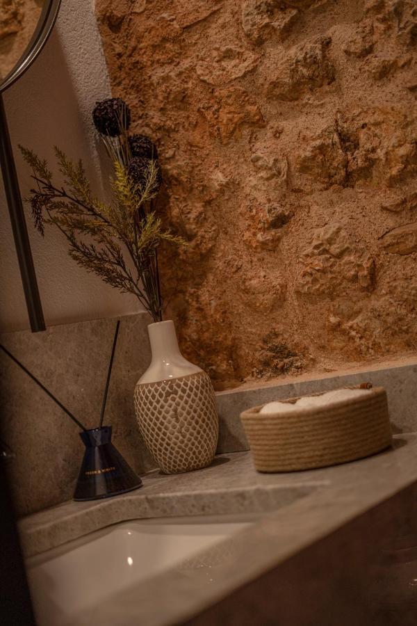 Han 1772 Hotel Isztambul Kültér fotó A bathroom in the hotel