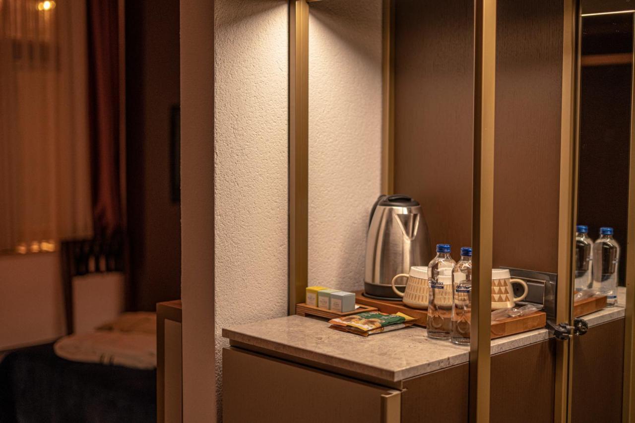 Han 1772 Hotel Isztambul Kültér fotó A wet bar in a hotel room