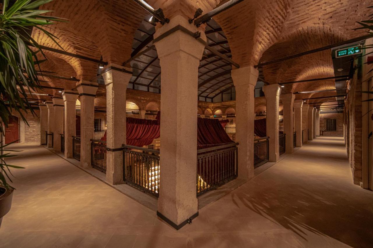 Han 1772 Hotel Isztambul Kültér fotó The interior of the restored Al-Jalsa Theatre