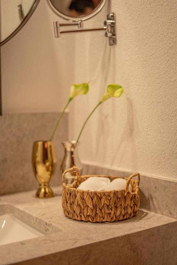 Han 1772 Hotel Isztambul Kültér fotó A bathroom at the hotel