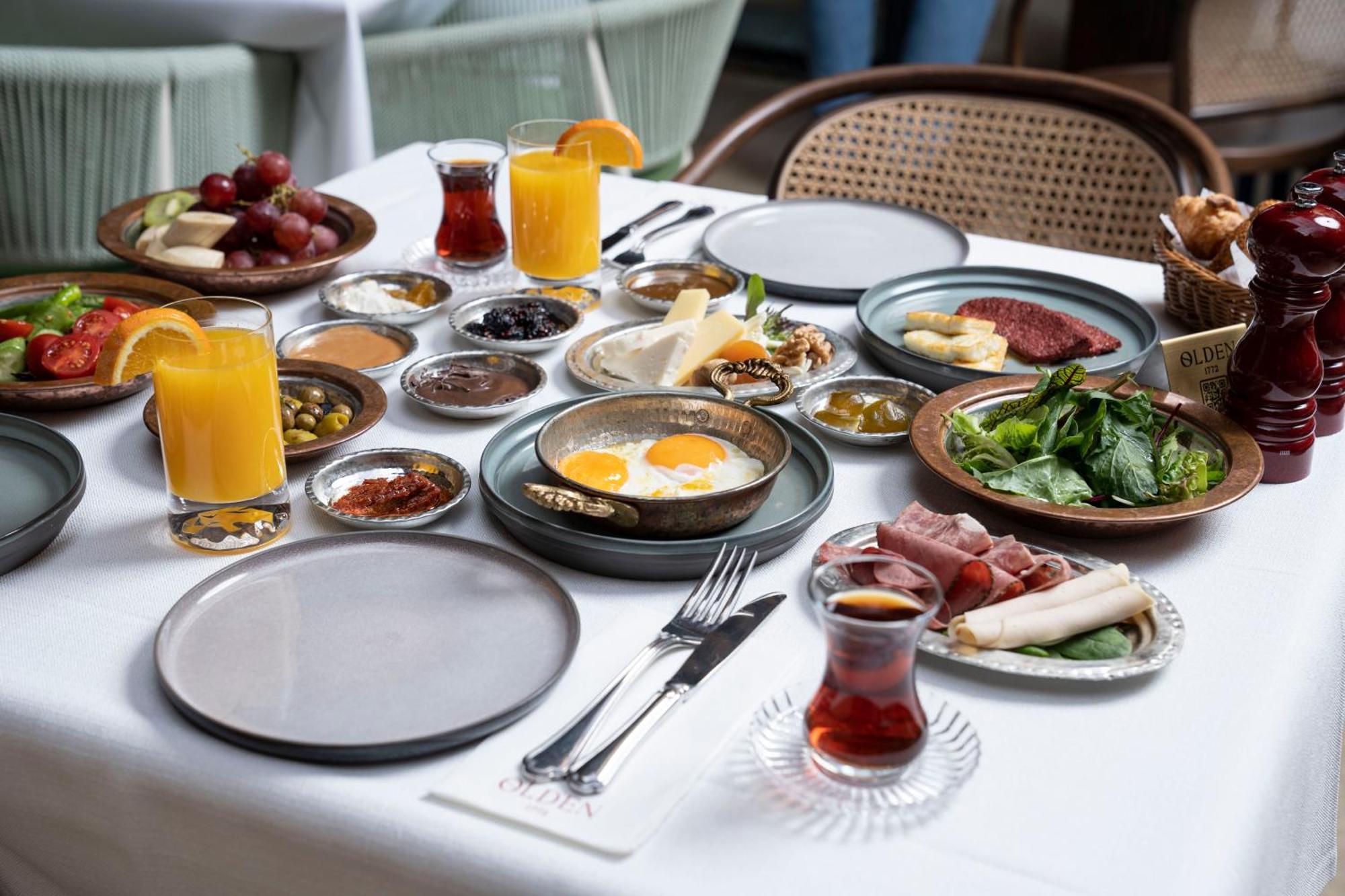Han 1772 Hotel Isztambul Kültér fotó A traditional Turkish breakfast