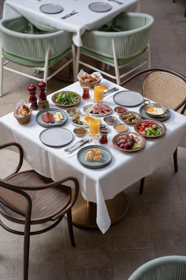Han 1772 Hotel Isztambul Kültér fotó A traditional Turkish breakfast